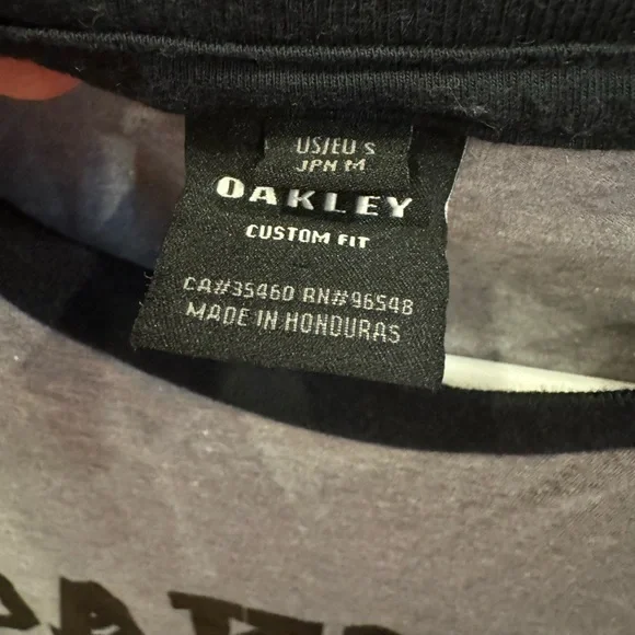 Oakley Women’s shirt size small - Picture 2 of 3